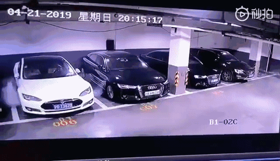 “突然自燃！”上海特斯拉烧到只剩框想想后怕！（附供应商名单）龙8国际 龙8官网(图1)
