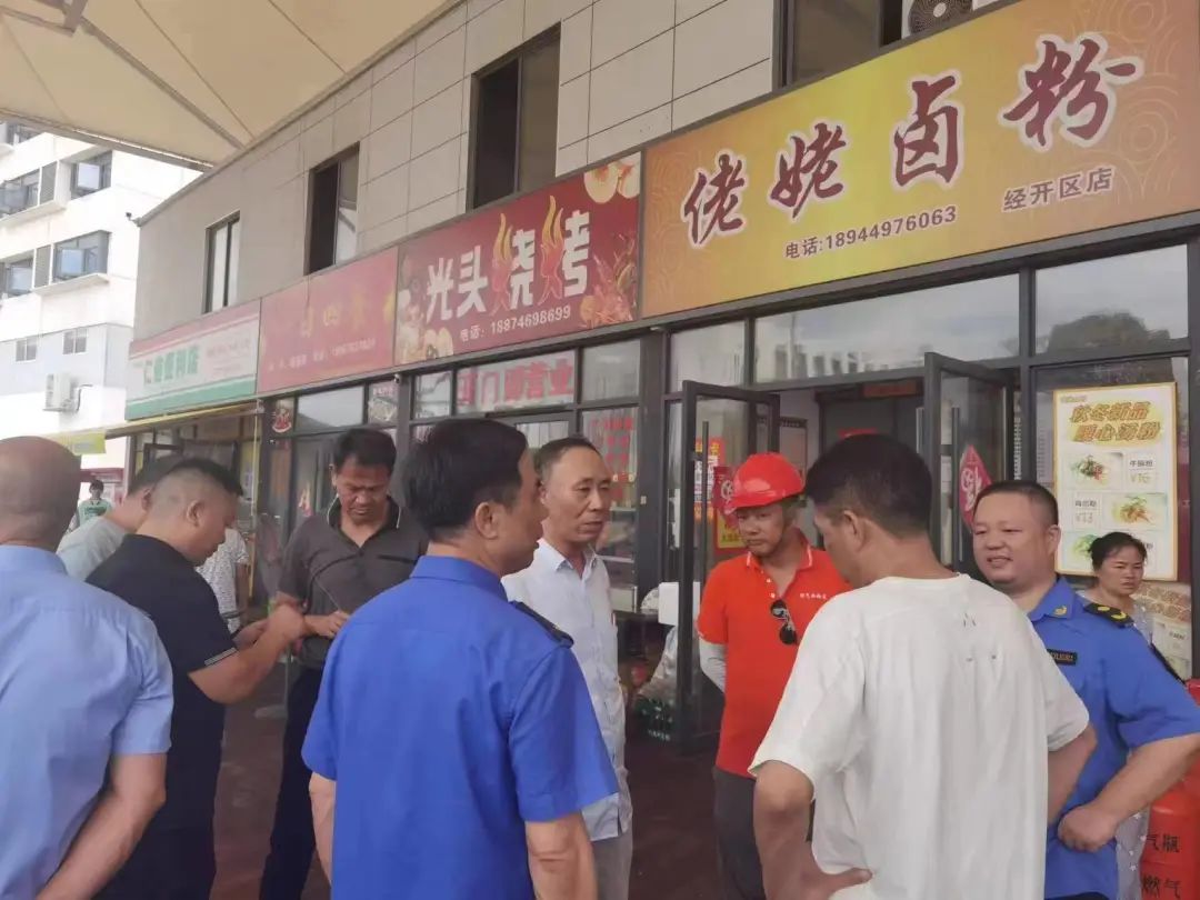 永州市龙8国际 龙8平台城市管理和综合执法局：守土尽责 推动燃气橡胶软管整治见实效(图1)