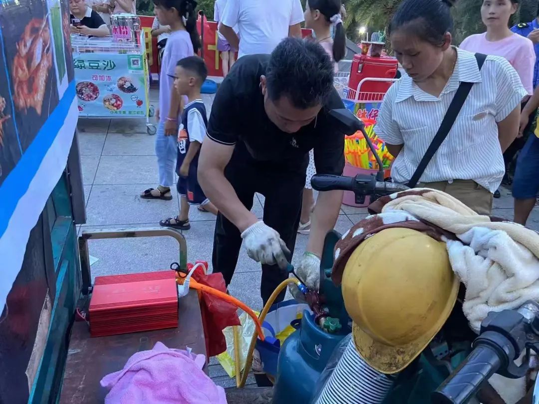 永州市龙8国际 龙8平台城市管理和综合执法局：守土尽责 推动燃气橡胶软管整治见实效(图2)