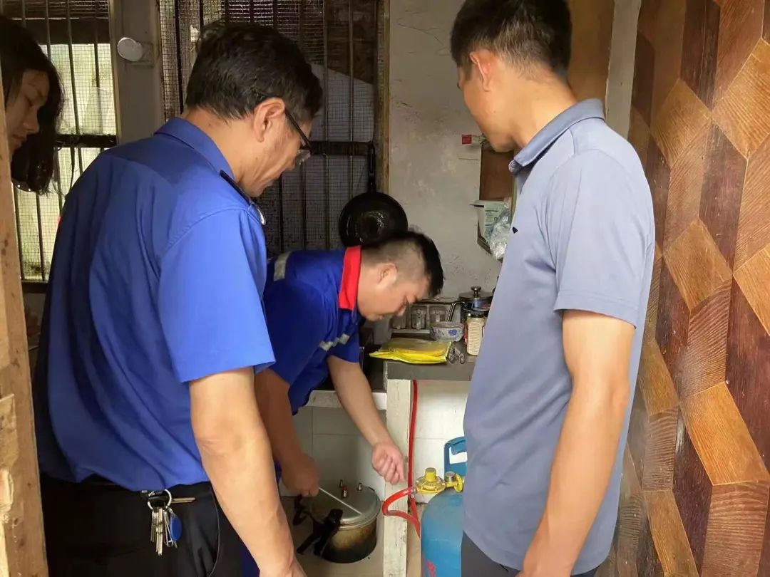 永州市龙8国际 龙8平台城市管理和综合执法局：守土尽责 推动燃气橡胶软管整治见实效(图3)