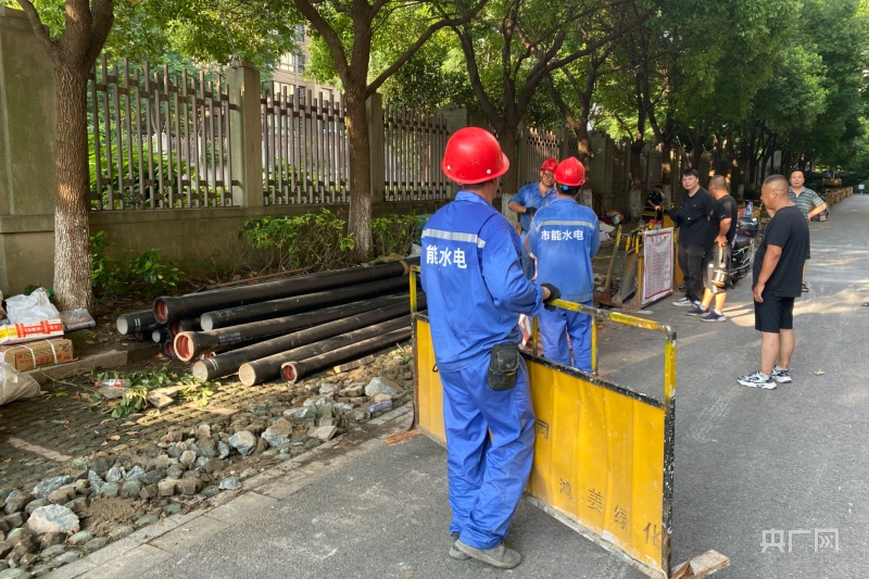 龙8国际 龙8官网跟踪上海松江百余户居民疑似喝了8年“消防水” 相关楼栋供水管网改造工程已开工(图2)