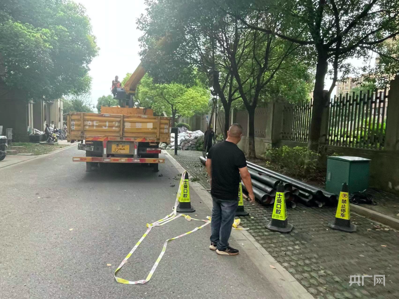 龙8国际 龙8官网跟踪上海松江百余户居民疑似喝了8年“消防水” 相关楼栋供水管网改造工程已开工(图1)