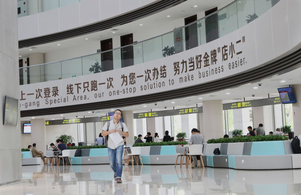 龙8国际 龙八国际当好制度创新“头雁” 打造改革开放新高地——写在自贸试验区建设十周年之际(图9)