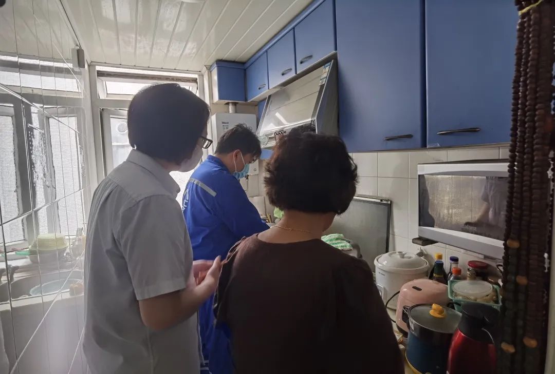 让67龙8国际 龙八国际00多户高龄独居老人更安全！徐汇启动这项为民实事项目(图3)