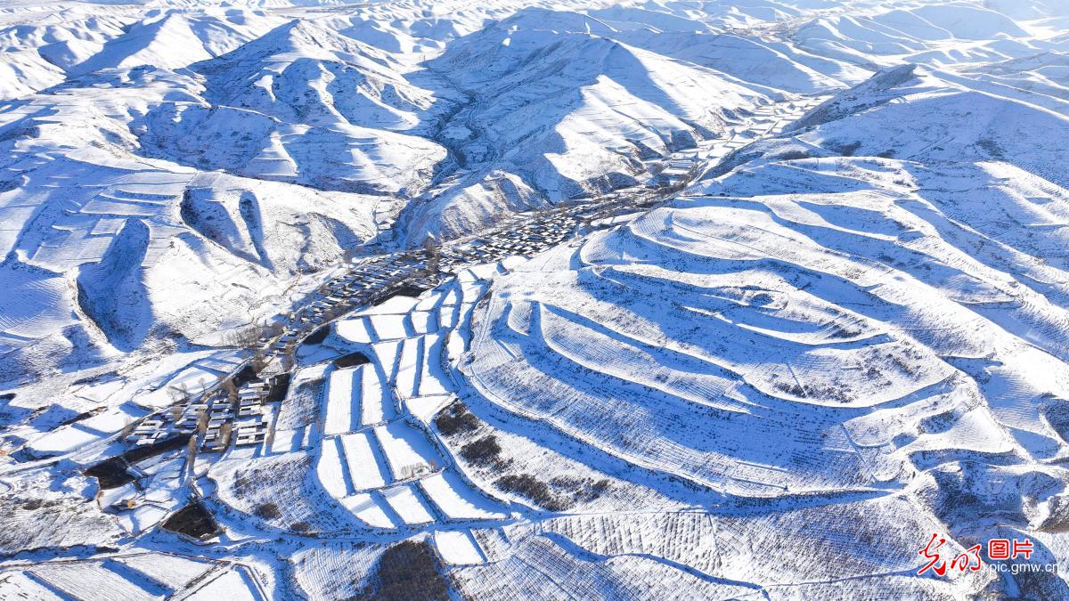 祁连山初霁银装素裹龙8国际 龙八国际(图1)