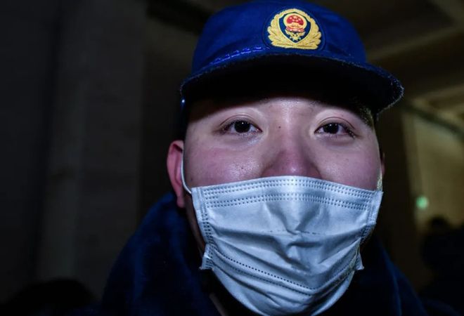 龙8国际 龙8平台大写的担当 ——记闪耀“疫”线的“火焰蓝”(图7)