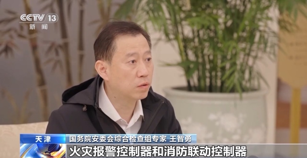 商贩使用违规燃气具 检查组现场龙8国际 龙8平台督促整改(图9)