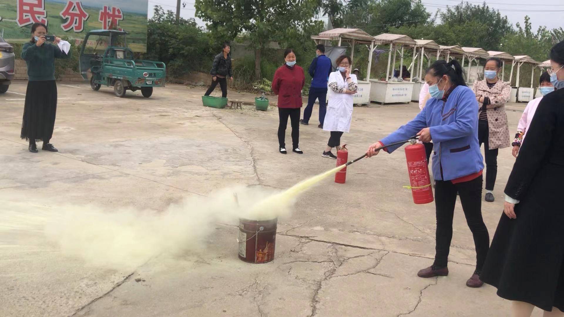 龙8国际 龙8官网九九重阳节 浓浓敬老情 —— 鄂州消防走进养老院送温暖(图6)