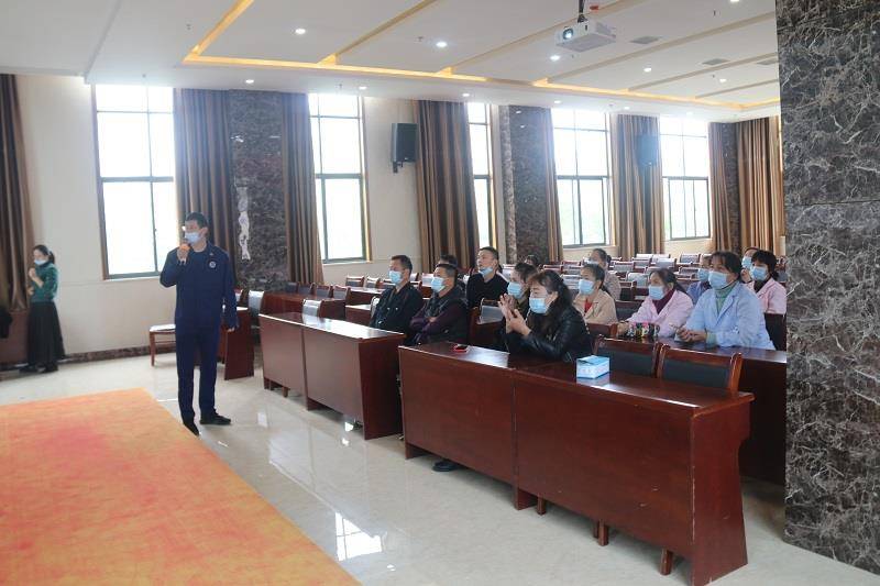 龙8国际 龙8官网九九重阳节 浓浓敬老情 —— 鄂州消防走进养老院送温暖(图3)